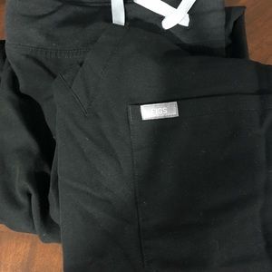 FIGS Catarina Top Black Medium 1